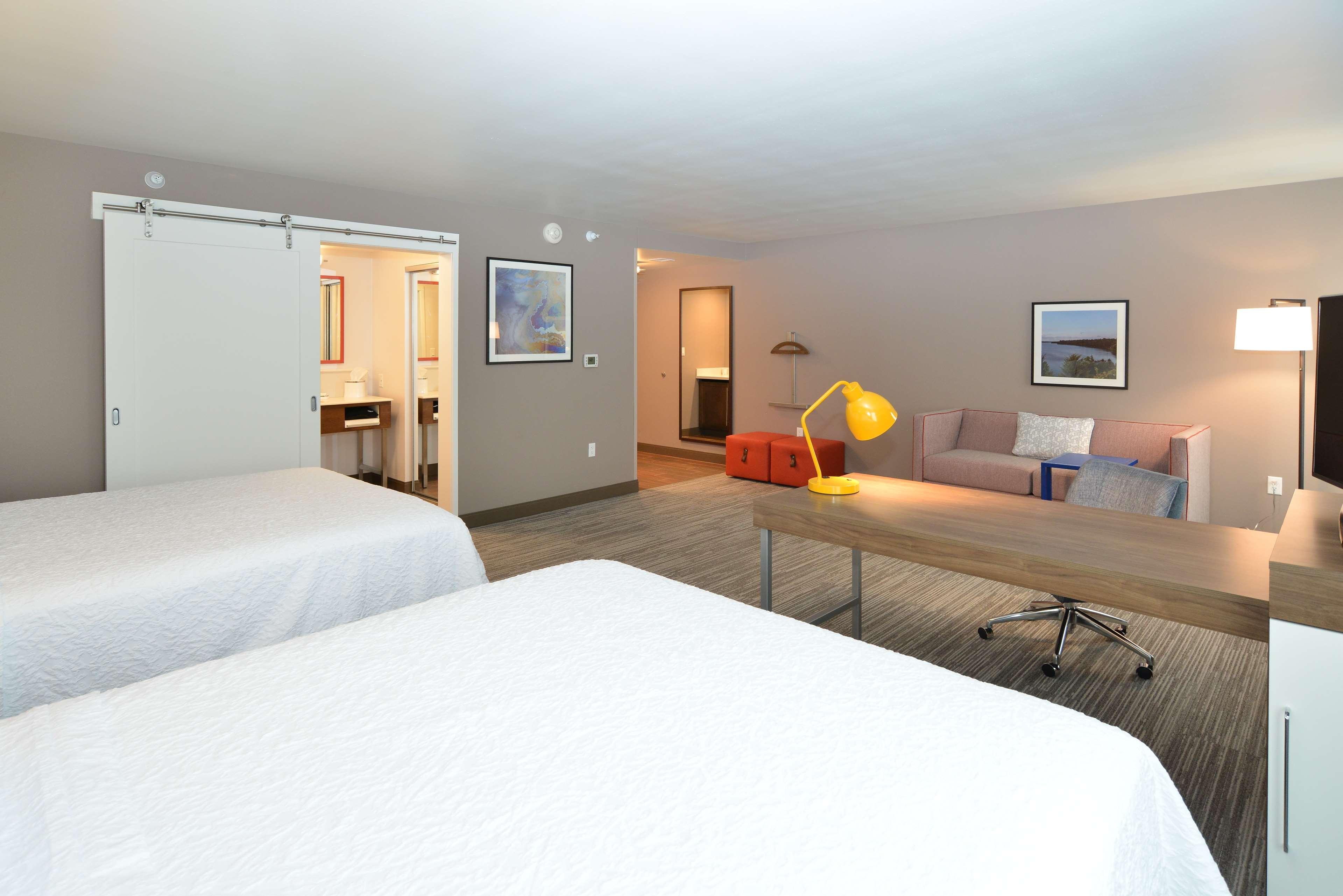 Hampton Inn & Suites Menomonie-Uw Stout Buitenkant foto
