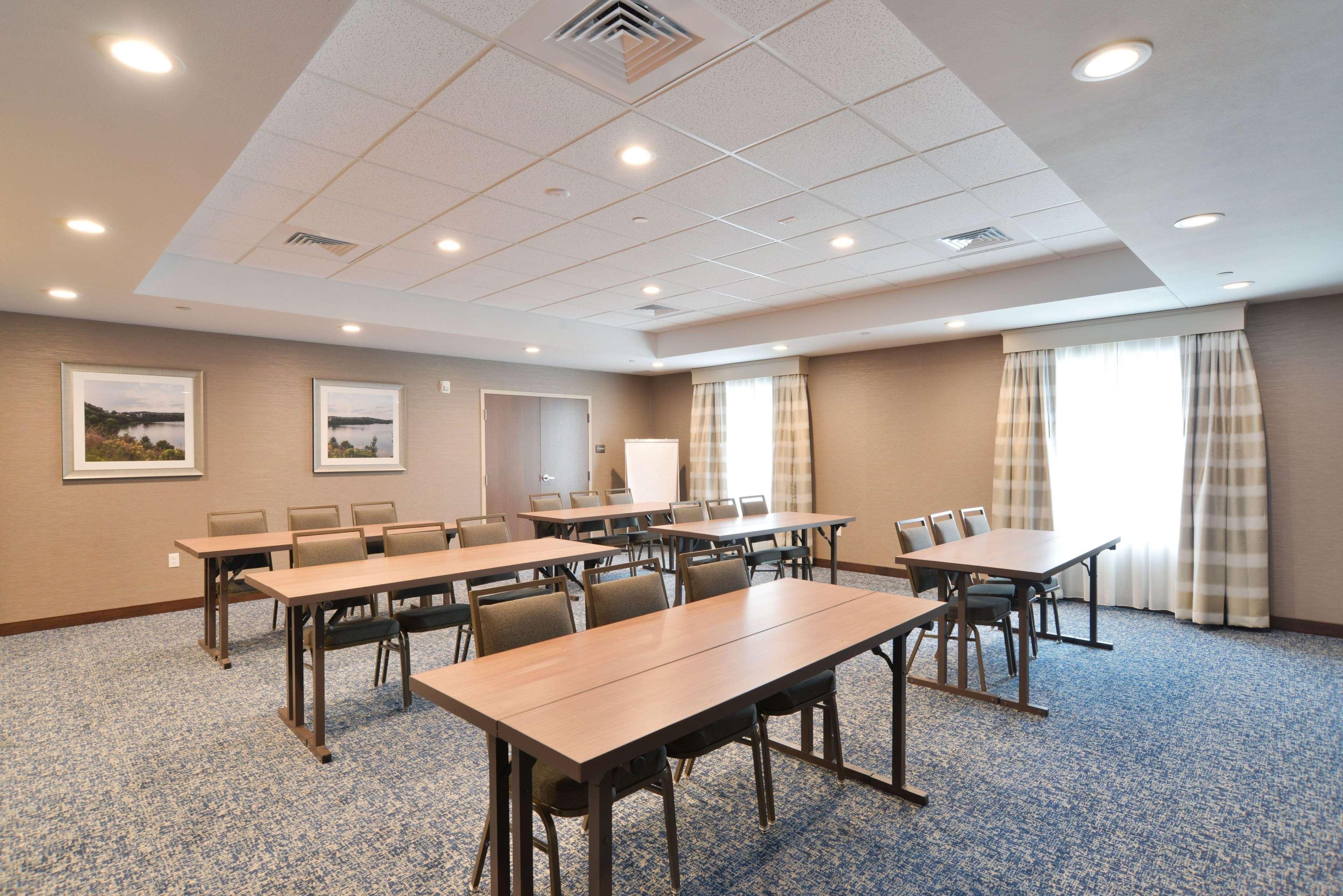 Hampton Inn & Suites Menomonie-Uw Stout Buitenkant foto