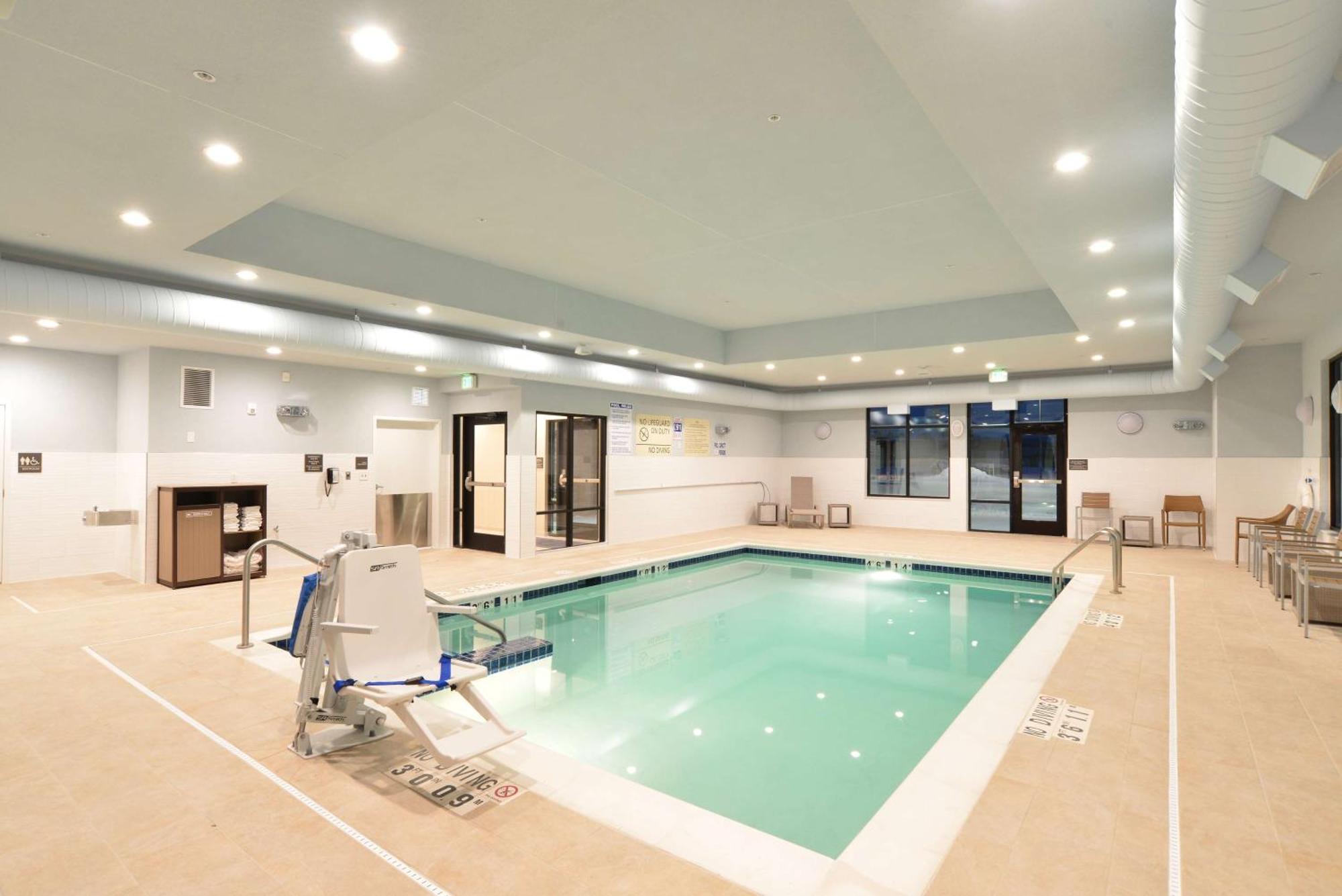 Hampton Inn & Suites Menomonie-Uw Stout Buitenkant foto