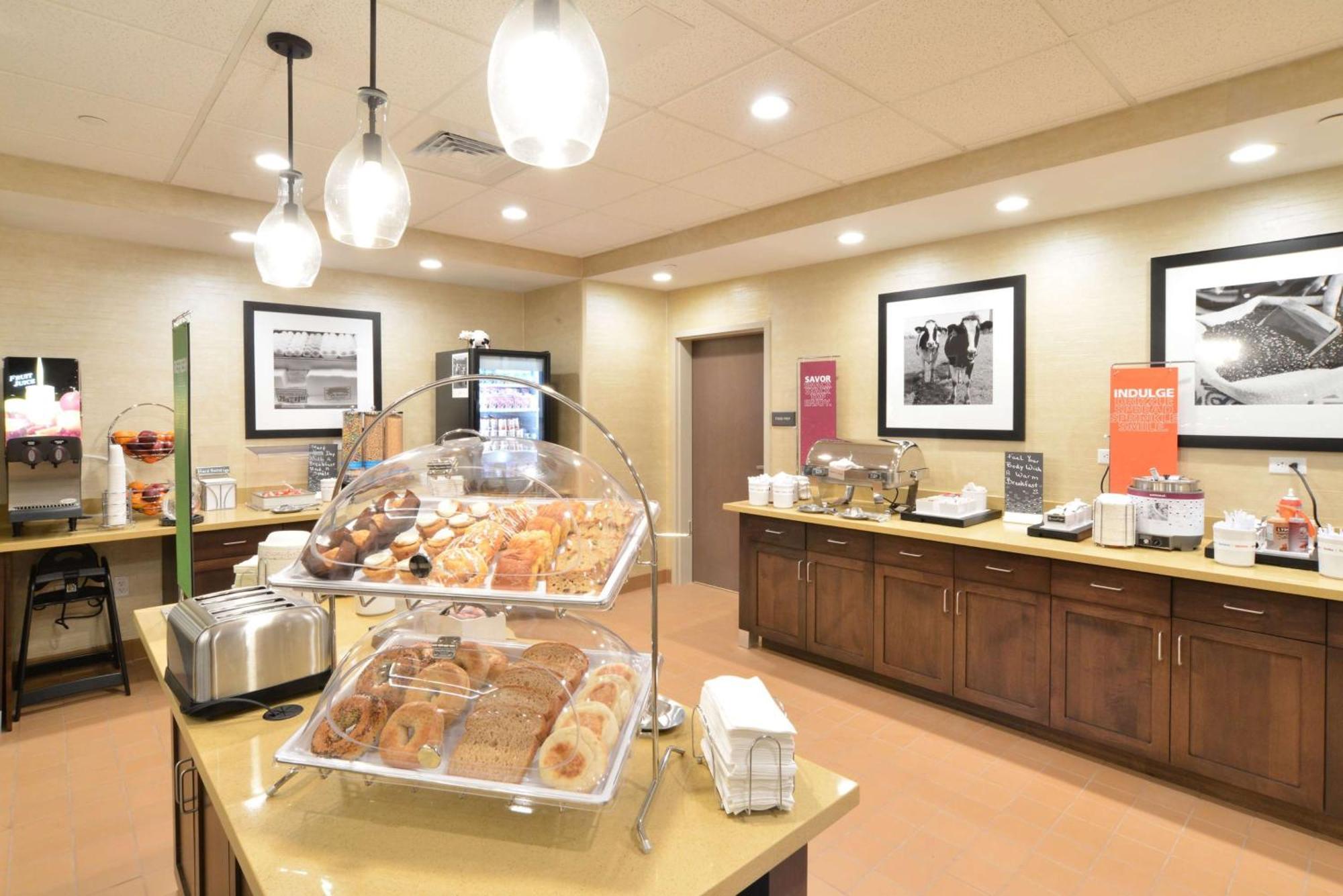 Hampton Inn & Suites Menomonie-Uw Stout Buitenkant foto