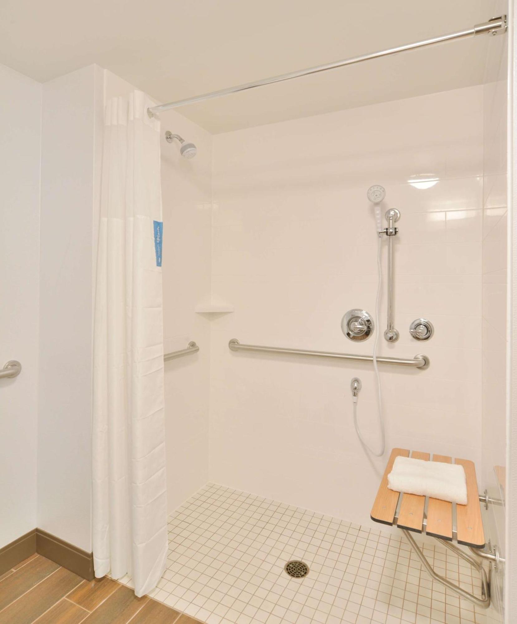 Hampton Inn & Suites Menomonie-Uw Stout Buitenkant foto